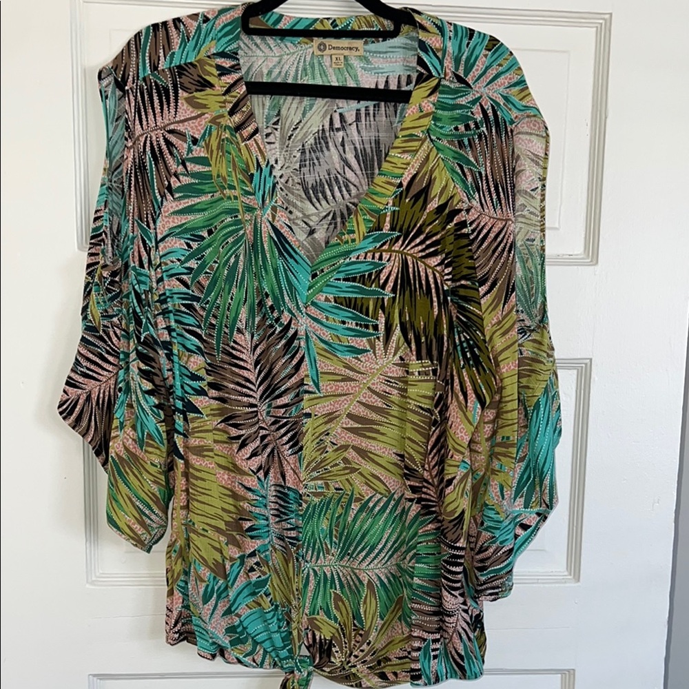 Democracy Tropical Leaf Print Women's Blouse with cut out sleeves. Size XL.